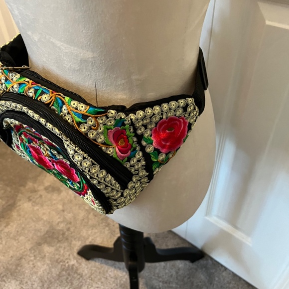 Cross Body / Belt bag - Picture 5 of 11